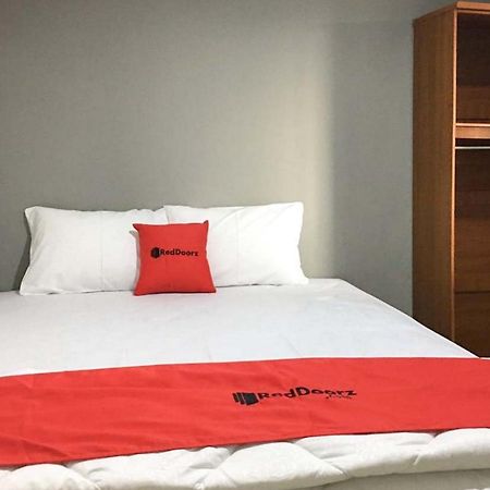Reddoorz @ Citraland Surabaya Hotell Eksteriør bilde