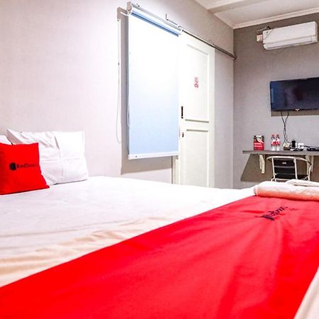 Reddoorz @ Citraland Surabaya Hotell Eksteriør bilde
