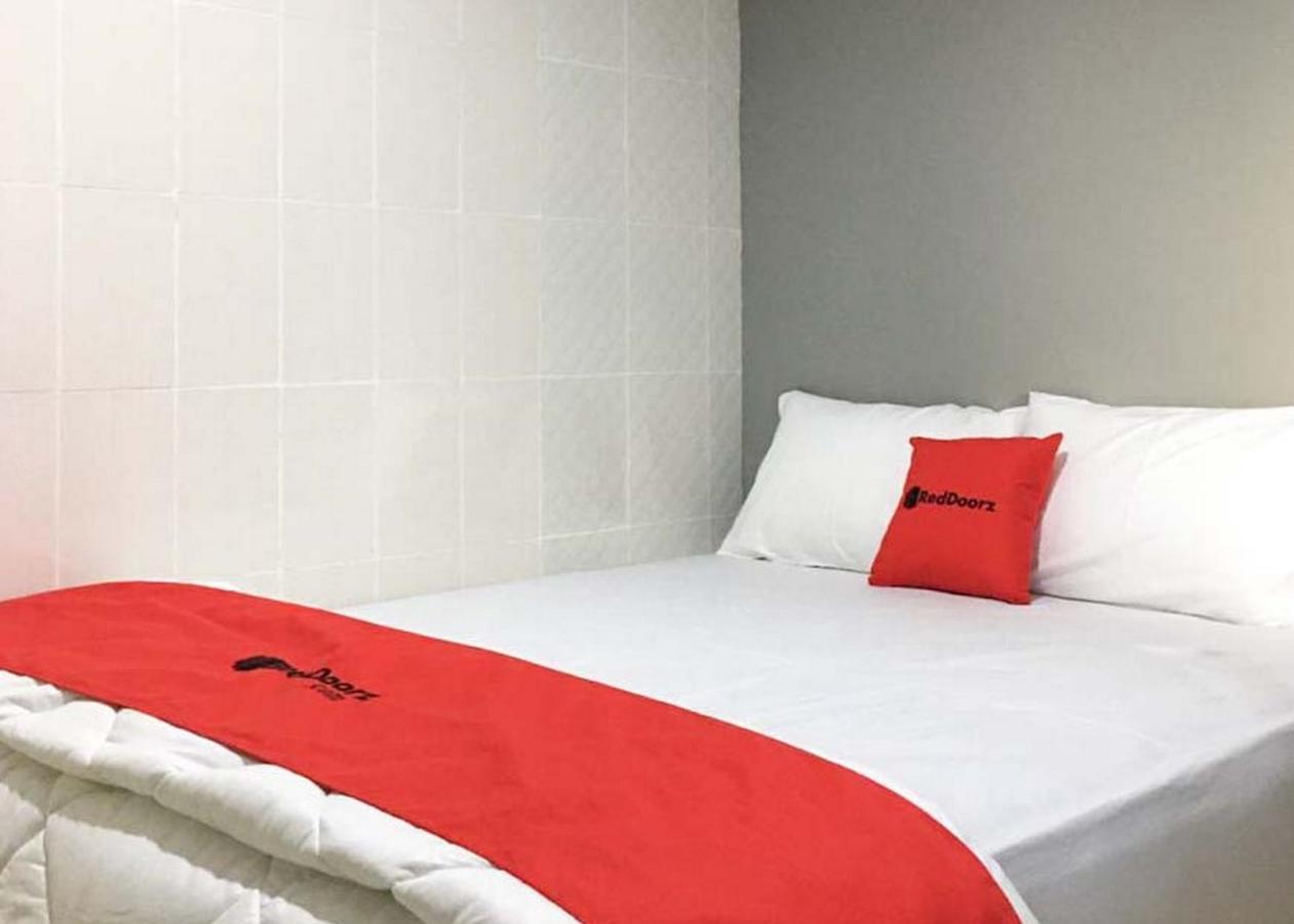 Reddoorz @ Citraland Surabaya Hotell Eksteriør bilde