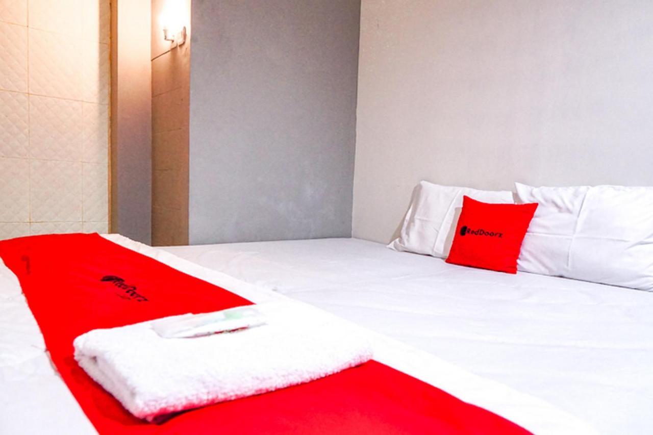 Reddoorz @ Citraland Surabaya Hotell Eksteriør bilde