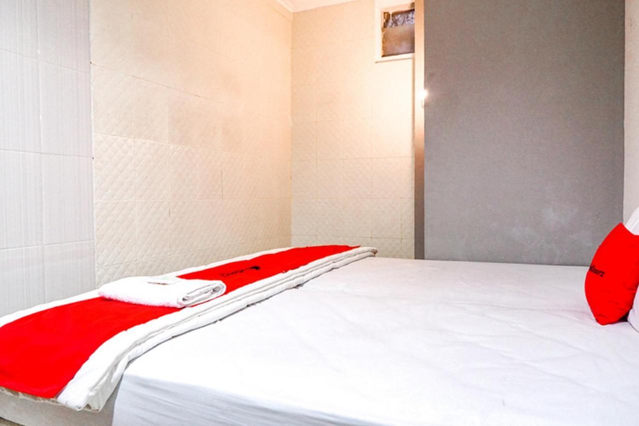 Reddoorz @ Citraland Surabaya Hotell Eksteriør bilde