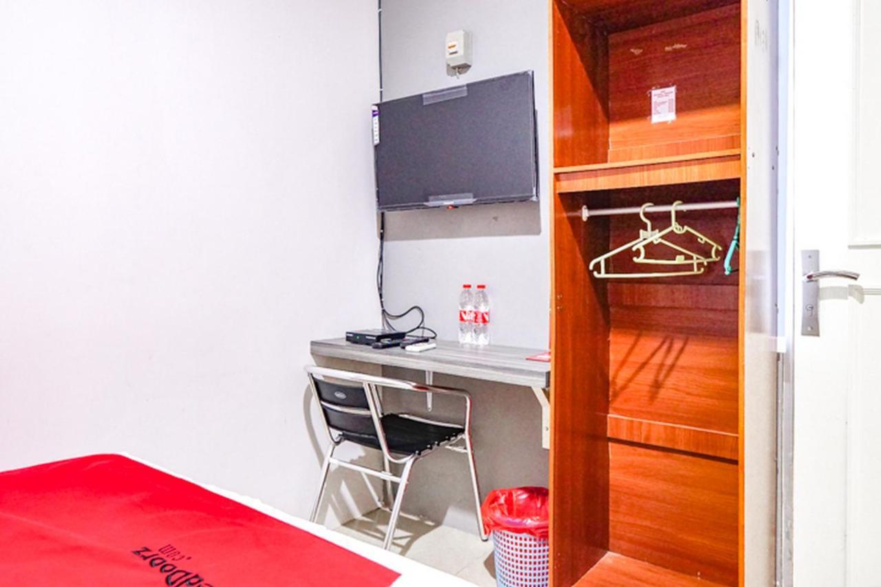 Reddoorz @ Citraland Surabaya Hotell Eksteriør bilde