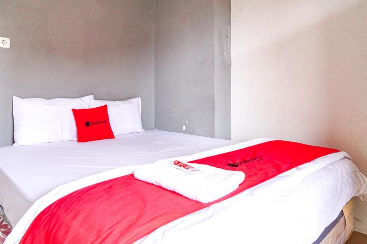 Reddoorz @ Citraland Surabaya Hotell Eksteriør bilde