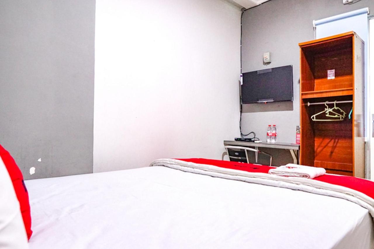 Reddoorz @ Citraland Surabaya Hotell Eksteriør bilde